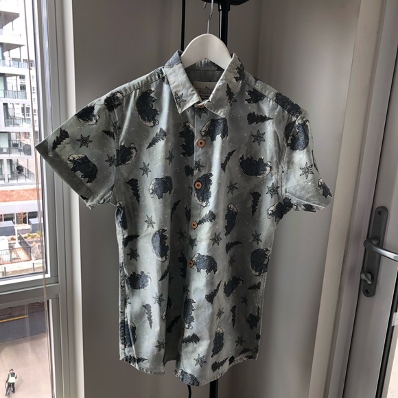 Colgador de Madeira. Short sleeve button up shirt. - Picture 1 of 7